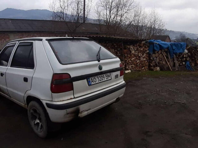 Белый Шкода Фелиция, объемом двигателя 1.3 л и пробегом 300 тыс. км за 1350 $, фото 1 на Automoto.ua