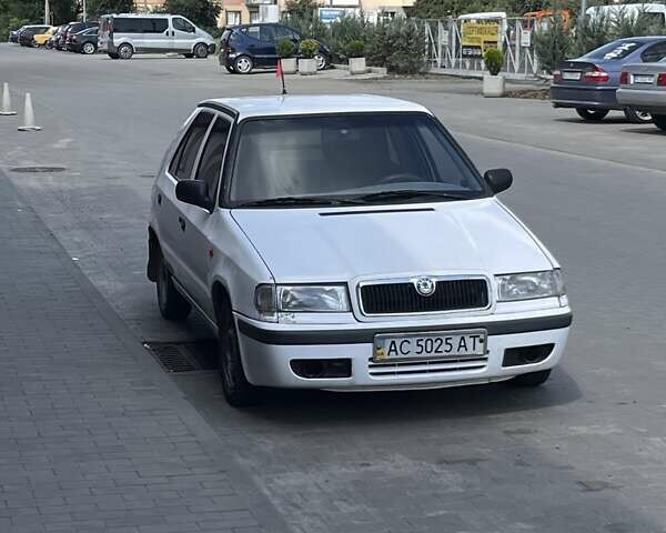 Белый Шкода Фелиция, объемом двигателя 1.3 л и пробегом 340 тыс. км за 1550 $, фото 1 на Automoto.ua