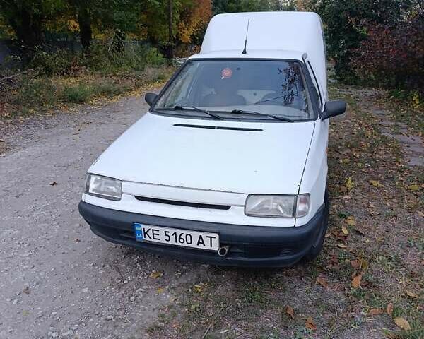 Белый Шкода Фелиция, объемом двигателя 1.3 л и пробегом 313 тыс. км за 1200 $, фото 1 на Automoto.ua