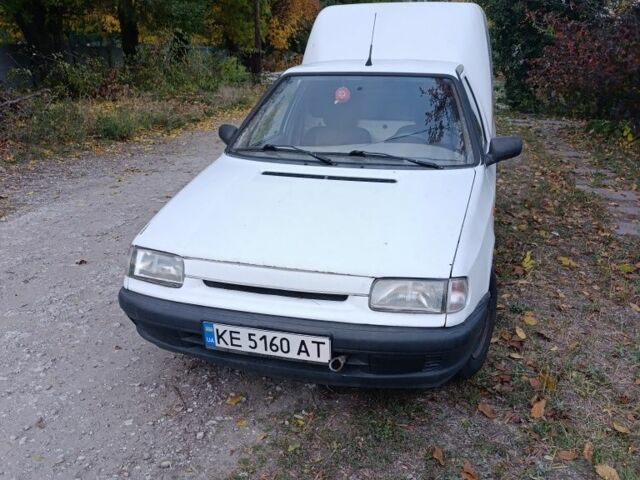 Шкода Фелиция 2001 в Днепре (Днепропетровске) на Automoto.ua Белый Шкода Фелиция, объемом двигателя 1.3 л и пробегом 311 тыс. км за 1200 $, фото 1 на Automoto.ua
