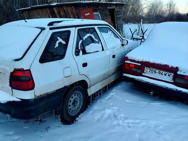 Белый Шкода Фелиция, объемом двигателя 1.3 л и пробегом 0 тыс. км за 1130 $, фото 1 на Automoto.ua