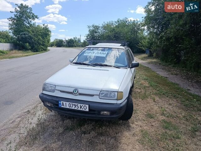 Белый Шкода Фелиция, объемом двигателя 1.6 л и пробегом 200 тыс. км за 2500 $, фото 1 на Automoto.ua