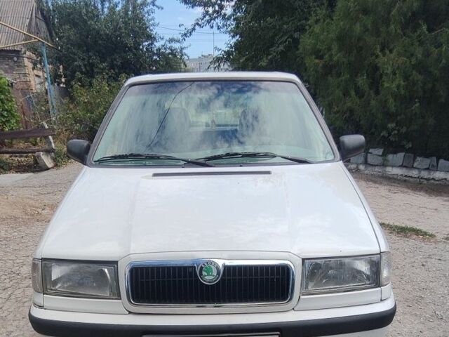 Белый Шкода Фелиция, объемом двигателя 1.6 л и пробегом 108 тыс. км за 2800 $, фото 1 на Automoto.ua