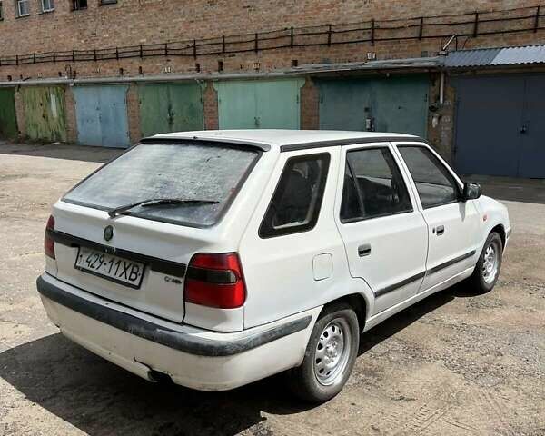 Белый Шкода Фелиция, объемом двигателя 1 л и пробегом 100 тыс. км за 684 $, фото 1 на Automoto.ua