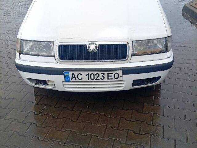 Белый Шкода Фелиция, объемом двигателя 1.3 л и пробегом 327 тыс. км за 1905 $, фото 1 на Automoto.ua