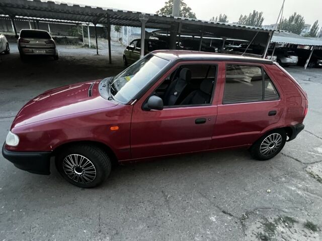 Красный Шкода Фелиция, объемом двигателя 1.3 л и пробегом 223 тыс. км за 1300 $, фото 1 на Automoto.ua