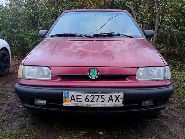 Красный Шкода Фелиция, объемом двигателя 1.9 л и пробегом 357 тыс. км за 1800 $, фото 1 на Automoto.ua