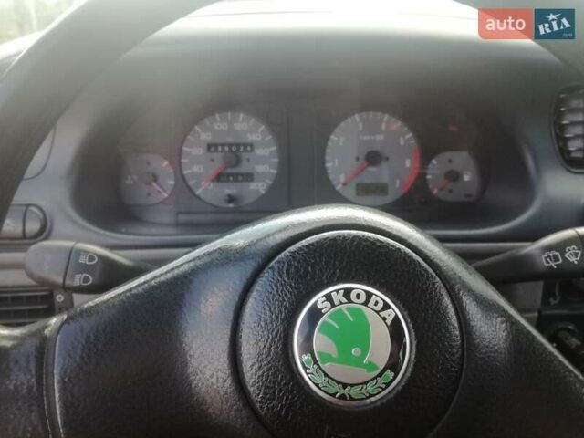 Красный Шкода Фелиция, объемом двигателя 1.6 л и пробегом 223 тыс. км за 2650 $, фото 1 на Automoto.ua