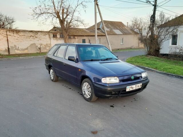 Синий Шкода Фелиция, объемом двигателя 1.6 л и пробегом 250 тыс. км за 1300 $, фото 1 на Automoto.ua