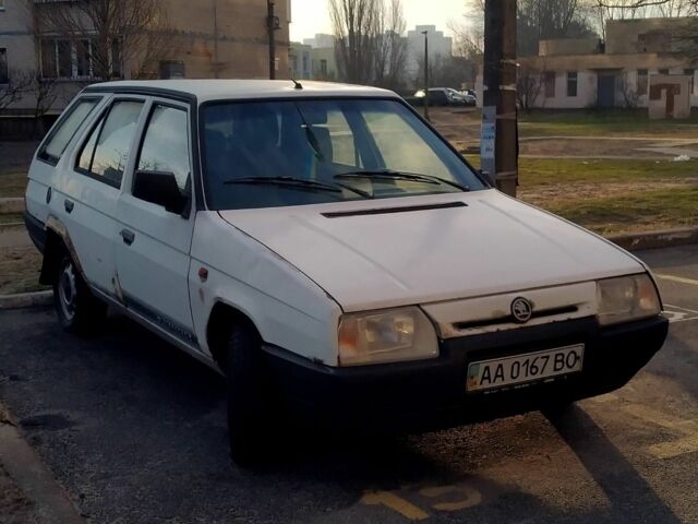 Белый Шкода Форман, объемом двигателя 1.3 л и пробегом 300 тыс. км за 25000 $, фото 1 на Automoto.ua