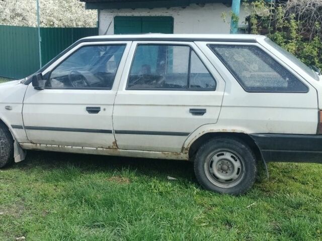 Белый Шкода Форман, объемом двигателя 1.3 л и пробегом 30 тыс. км за 343 $, фото 1 на Automoto.ua