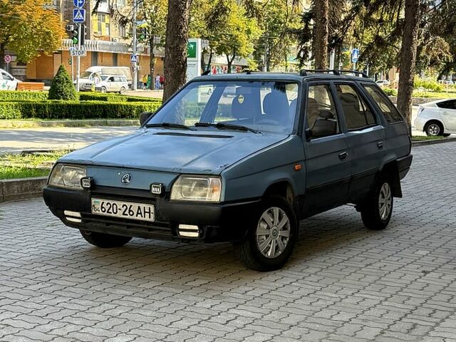 Сірий Шкода Форман, об'ємом двигуна 1.3 л та пробігом 280 тис. км за 650 $, фото 1 на Automoto.ua
