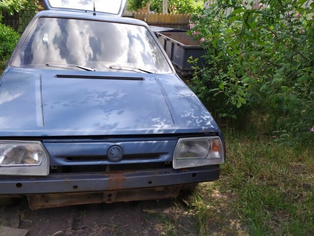 Синій Шкода Форман, об'ємом двигуна 1.3 л та пробігом 330 тис. км за 800 $, фото 1 на Automoto.ua