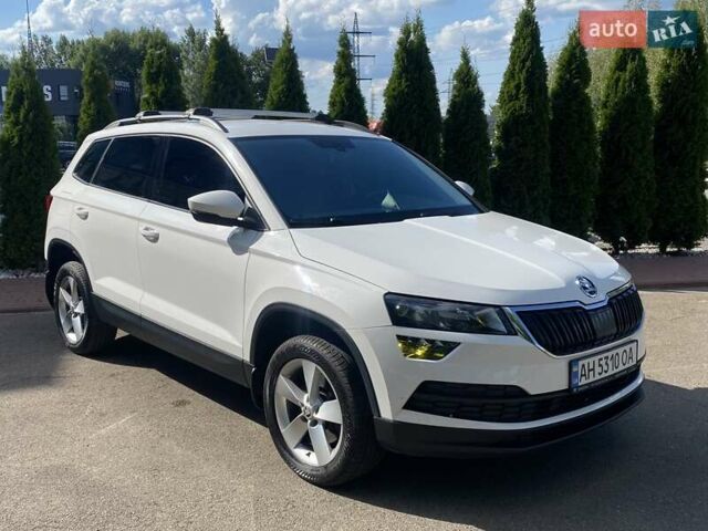 Белый Шкода Karoq, объемом двигателя 1.5 л и пробегом 168 тыс. км за 17990 $, фото 1 на Automoto.ua