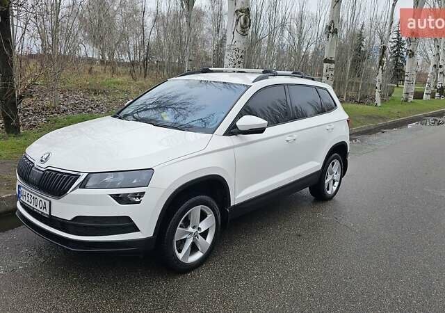 Белый Шкода Karoq, объемом двигателя 1.5 л и пробегом 159 тыс. км за 19700 $, фото 1 на Automoto.ua