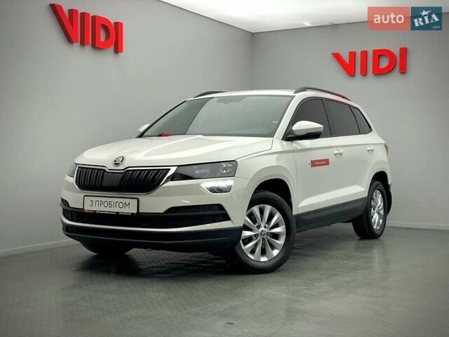 Белый Шкода Karoq, объемом двигателя 1.5 л и пробегом 116 тыс. км за 20872 $, фото 1 на Automoto.ua