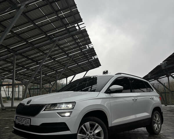 Білий Шкода Karoq, об'ємом двигуна 1.5 л та пробігом 98 тис. км за 20800 $, фото 1 на Automoto.ua