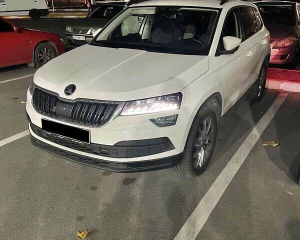 Білий Шкода Karoq, об'ємом двигуна 2 л та пробігом 85 тис. км за 28200 $, фото 1 на Automoto.ua