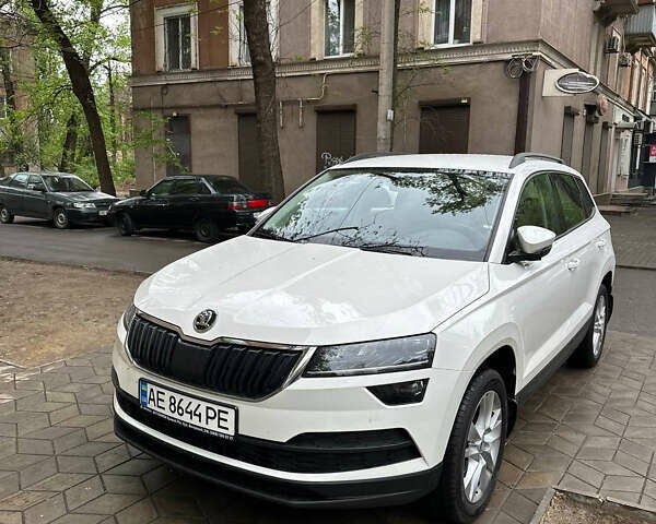 Белый Шкода Karoq, объемом двигателя 1.4 л и пробегом 107 тыс. км за 23500 $, фото 1 на Automoto.ua