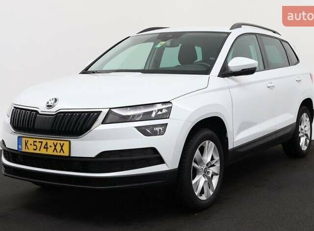 Белый Шкода Karoq, объемом двигателя 1 л и пробегом 181 тыс. км за 12260 $, фото 1 на Automoto.ua
