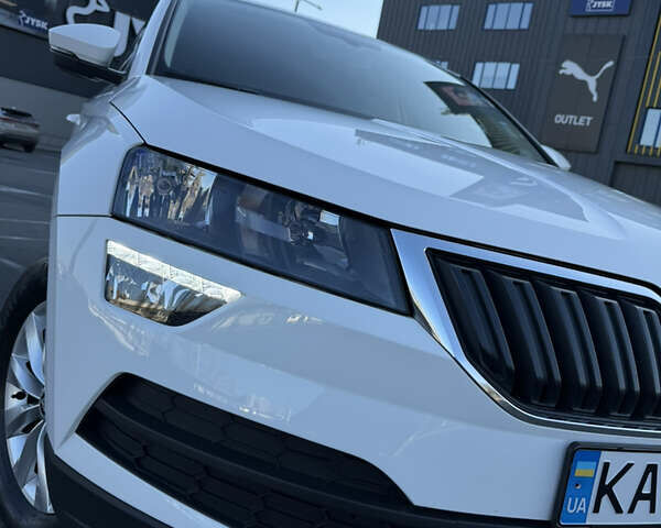 Белый Шкода Karoq, объемом двигателя 2 л и пробегом 78 тыс. км за 21999 $, фото 1 на Automoto.ua