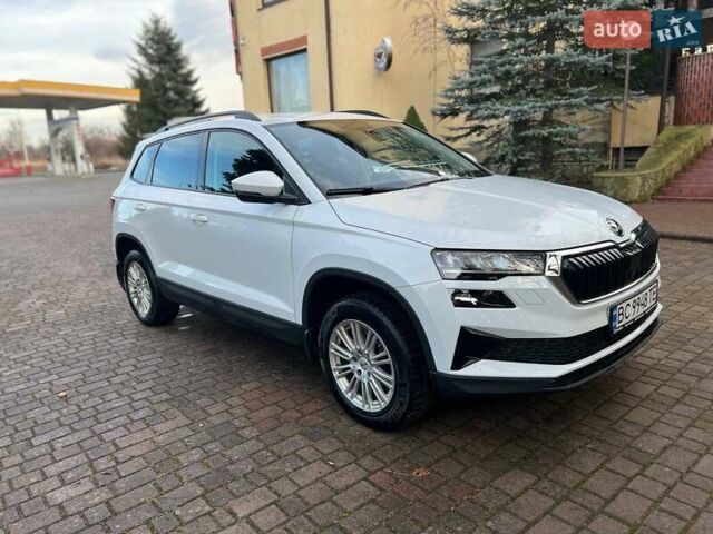 Белый Шкода Karoq, объемом двигателя 1.4 л и пробегом 31 тыс. км за 27500 $, фото 1 на Automoto.ua