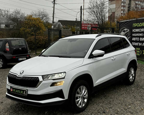 Белый Шкода Karoq, объемом двигателя 1.97 л и пробегом 147 тыс. км за 27800 $, фото 1 на Automoto.ua
