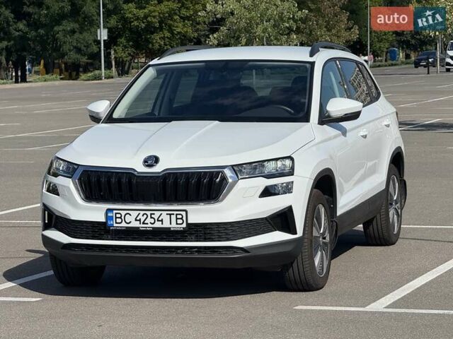 Белый Шкода Karoq, объемом двигателя 1.4 л и пробегом 7 тыс. км за 25500 $, фото 1 на Automoto.ua
