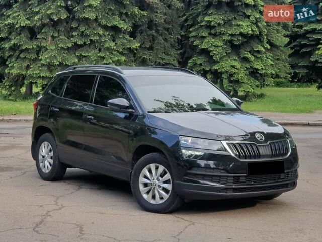 Черный Шкода Karoq, объемом двигателя 1.5 л и пробегом 145 тыс. км за 18500 $, фото 1 на Automoto.ua