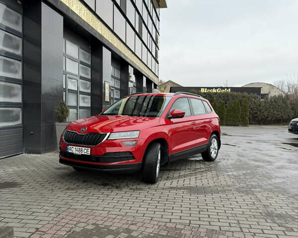 Красный Шкода Karoq, объемом двигателя 1.5 л и пробегом 75 тыс. км за 24000 $, фото 1 на Automoto.ua
