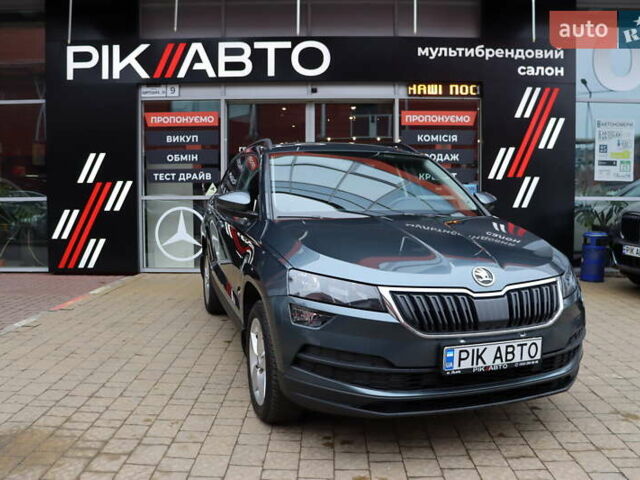 Серый Шкода Karoq, объемом двигателя 1.5 л и пробегом 212 тыс. км за 18900 $, фото 1 на Automoto.ua