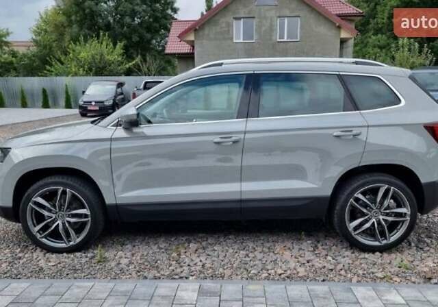 Серый Шкода Karoq, объемом двигателя 1.6 л и пробегом 256 тыс. км за 20999 $, фото 1 на Automoto.ua