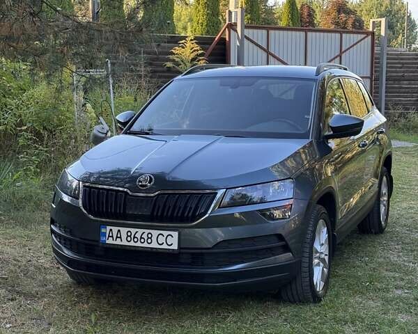 Серый Шкода Karoq, объемом двигателя 1.5 л и пробегом 87 тыс. км за 22500 $, фото 1 на Automoto.ua