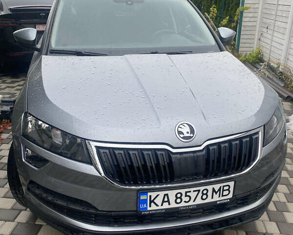 Серый Шкода Karoq, объемом двигателя 1.5 л и пробегом 40 тыс. км за 18800 $, фото 1 на Automoto.ua