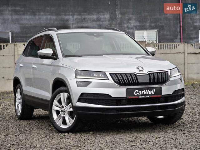 Серый Шкода Karoq, объемом двигателя 2 л и пробегом 184 тыс. км за 23999 $, фото 1 на Automoto.ua