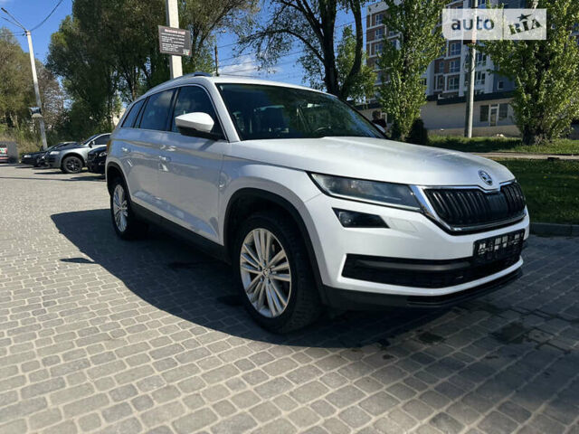 Белый Шкода Kodiaq, объемом двигателя 1.97 л и пробегом 251 тыс. км за 22850 $, фото 1 на Automoto.ua