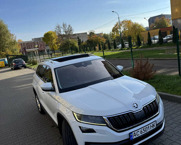 Белый Шкода Kodiaq, объемом двигателя 1.97 л и пробегом 296 тыс. км за 26500 $, фото 1 на Automoto.ua