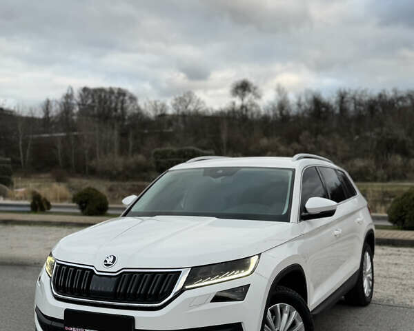 Белый Шкода Kodiaq, объемом двигателя 1.97 л и пробегом 184 тыс. км за 25900 $, фото 1 на Automoto.ua