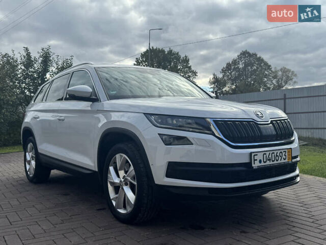 Белый Шкода Kodiaq, объемом двигателя 1.97 л и пробегом 169 тыс. км за 26999 $, фото 1 на Automoto.ua