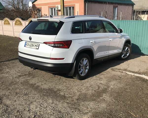 Белый Шкода Kodiaq, объемом двигателя 1.97 л и пробегом 130 тыс. км за 27000 $, фото 1 на Automoto.ua