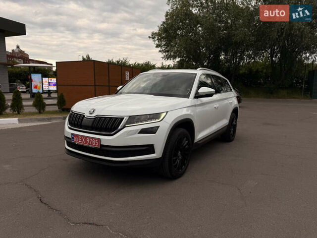 Белый Шкода Kodiaq, объемом двигателя 0 л и пробегом 377 тыс. км за 22500 $, фото 1 на Automoto.ua