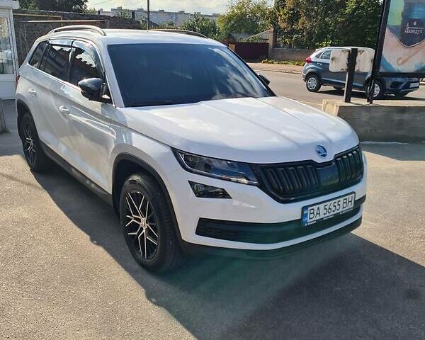 Белый Шкода Kodiaq, объемом двигателя 2 л и пробегом 51 тыс. км за 32499 $, фото 1 на Automoto.ua