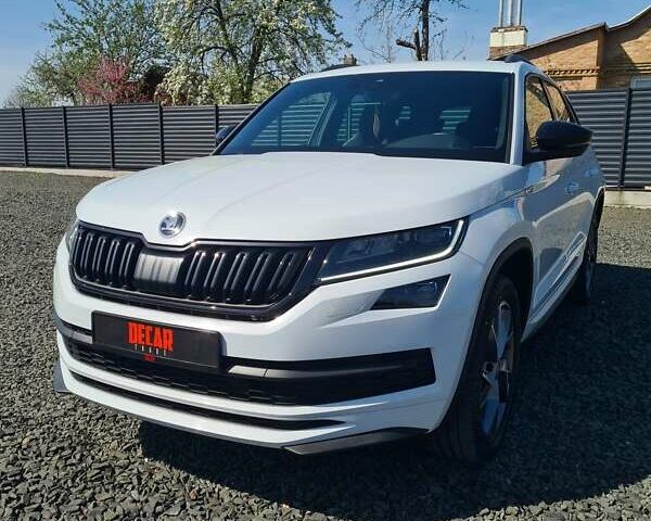 Белый Шкода Kodiaq, объемом двигателя 2 л и пробегом 121 тыс. км за 34450 $, фото 1 на Automoto.ua