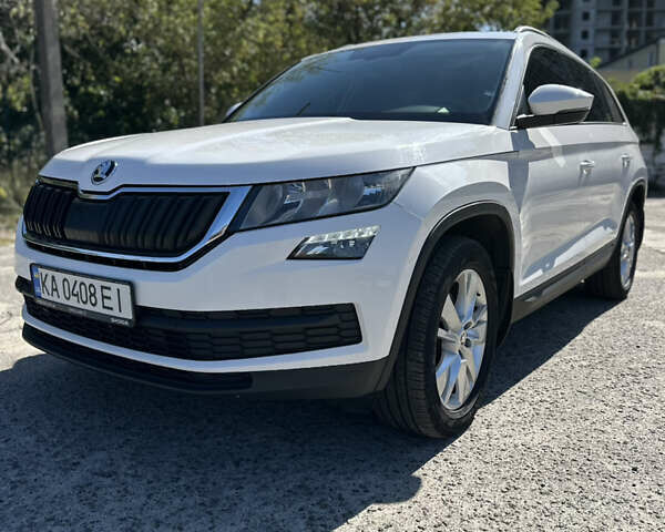 Белый Шкода Kodiaq, объемом двигателя 1.97 л и пробегом 200 тыс. км за 27000 $, фото 1 на Automoto.ua