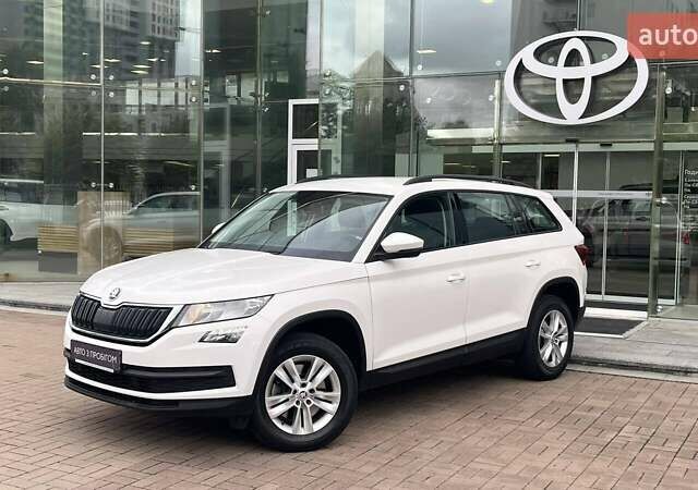 Шкода Kodiaq 2020 в Киеве на Automoto.ua Белый Шкода Kodiaq, объемом двигателя 1.98 л и пробегом 84 тыс. км за 25273 $, фото 1 на Automoto.ua