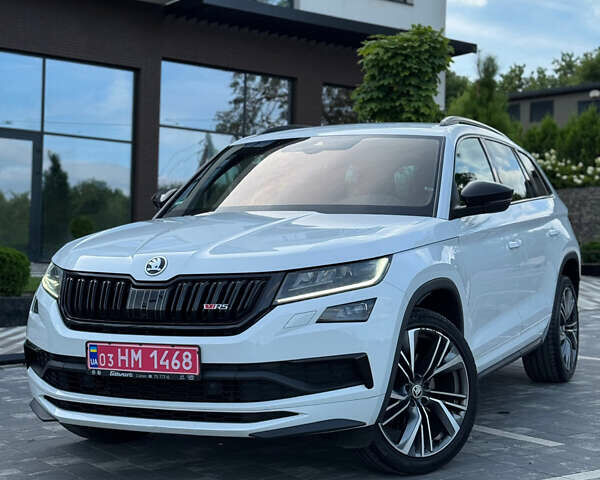 Шкода Kodiaq 2020 в Ужгороде на Automoto.ua Белый Шкода Kodiaq, объемом двигателя 2 л и пробегом 194 тыс. км за 34500 $, фото 1 на Automoto.ua