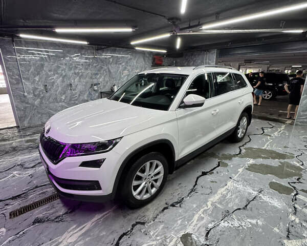 Белый Шкода Kodiaq, объемом двигателя 1.98 л и пробегом 90 тыс. км за 30500 $, фото 1 на Automoto.ua