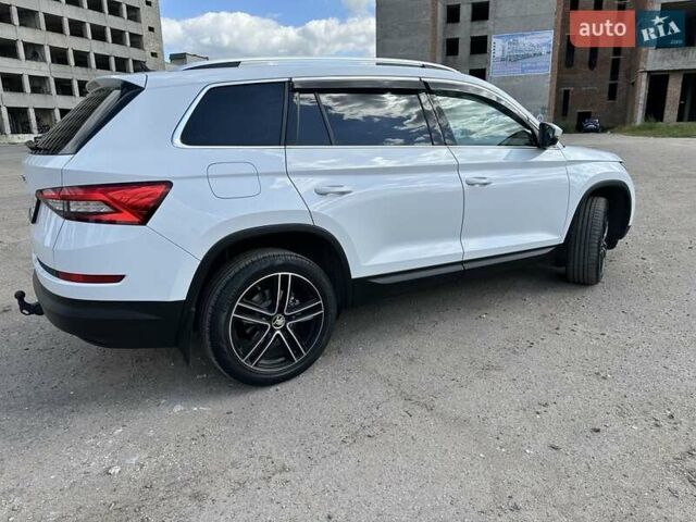 Белый Шкода Kodiaq, объемом двигателя 2 л и пробегом 199 тыс. км за 29900 $, фото 1 на Automoto.ua