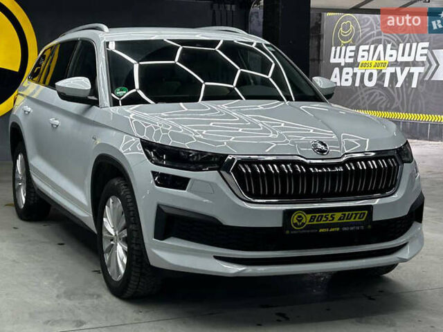 Шкода Kodiaq 2021 у Чернівцях на Automoto.ua Білий Шкода Kodiaq, об'ємом двигуна 1.97 л та пробігом 185 тис. км за 38000 $, фото 1 на Automoto.ua