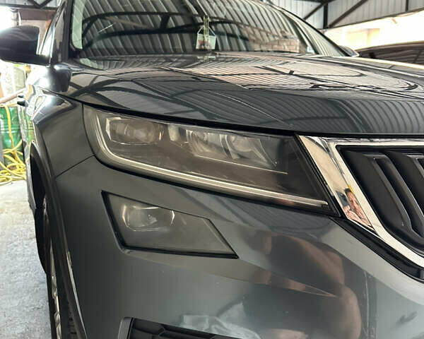 Серый Шкода Kodiaq, объемом двигателя 1.98 л и пробегом 107 тыс. км за 26999 $, фото 1 на Automoto.ua